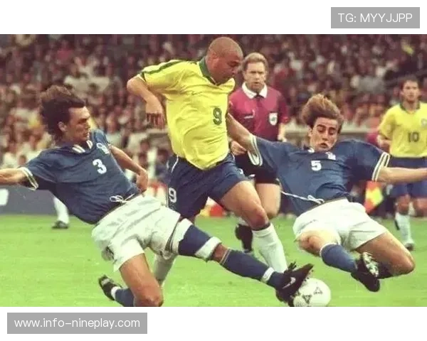 全球历史百大足球球星排名揭晓 哪些传奇球员名列前茅