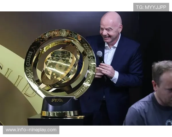 菲利维斯：从足球场上崭露头角到全球球迷心中的传奇人物