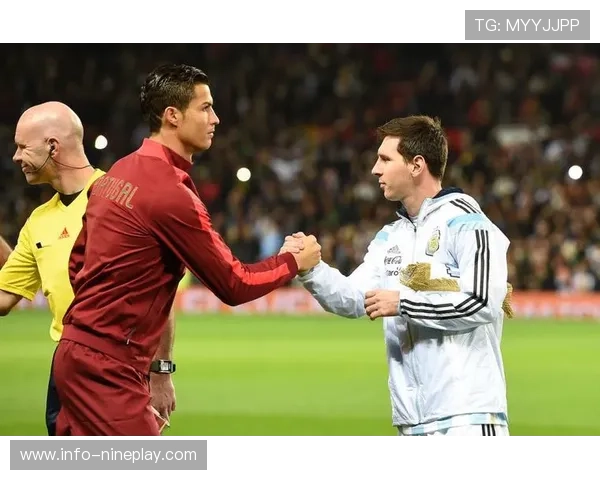 足球巨星最新动态：梅西C罗竞争再度升温，新一代天才崭露头角