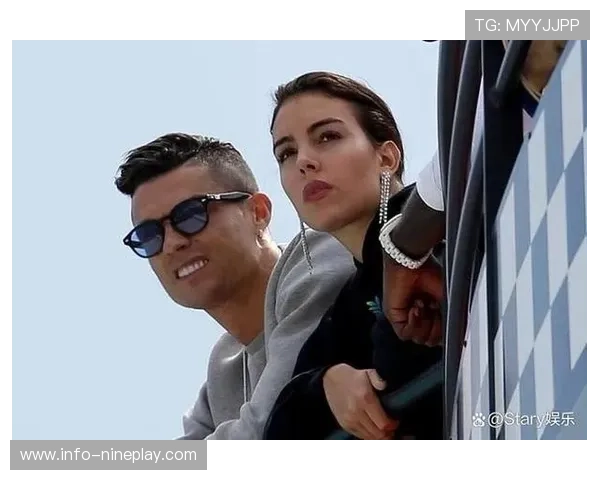 足球明星的爱情故事揭晓 谁是他背后支持的那位神秘女友